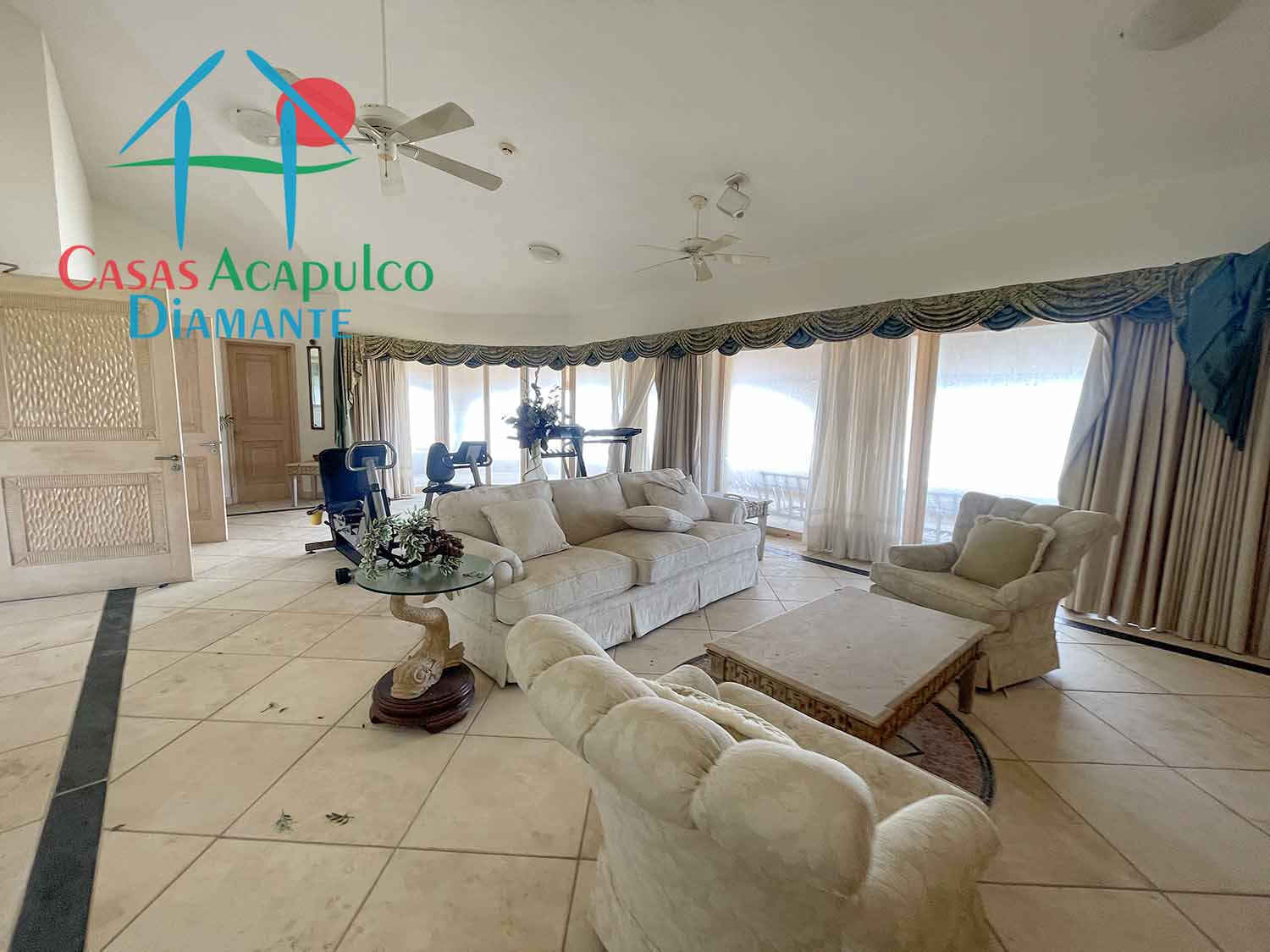 Tres Vidas Villa Universal - Sala familiar 3